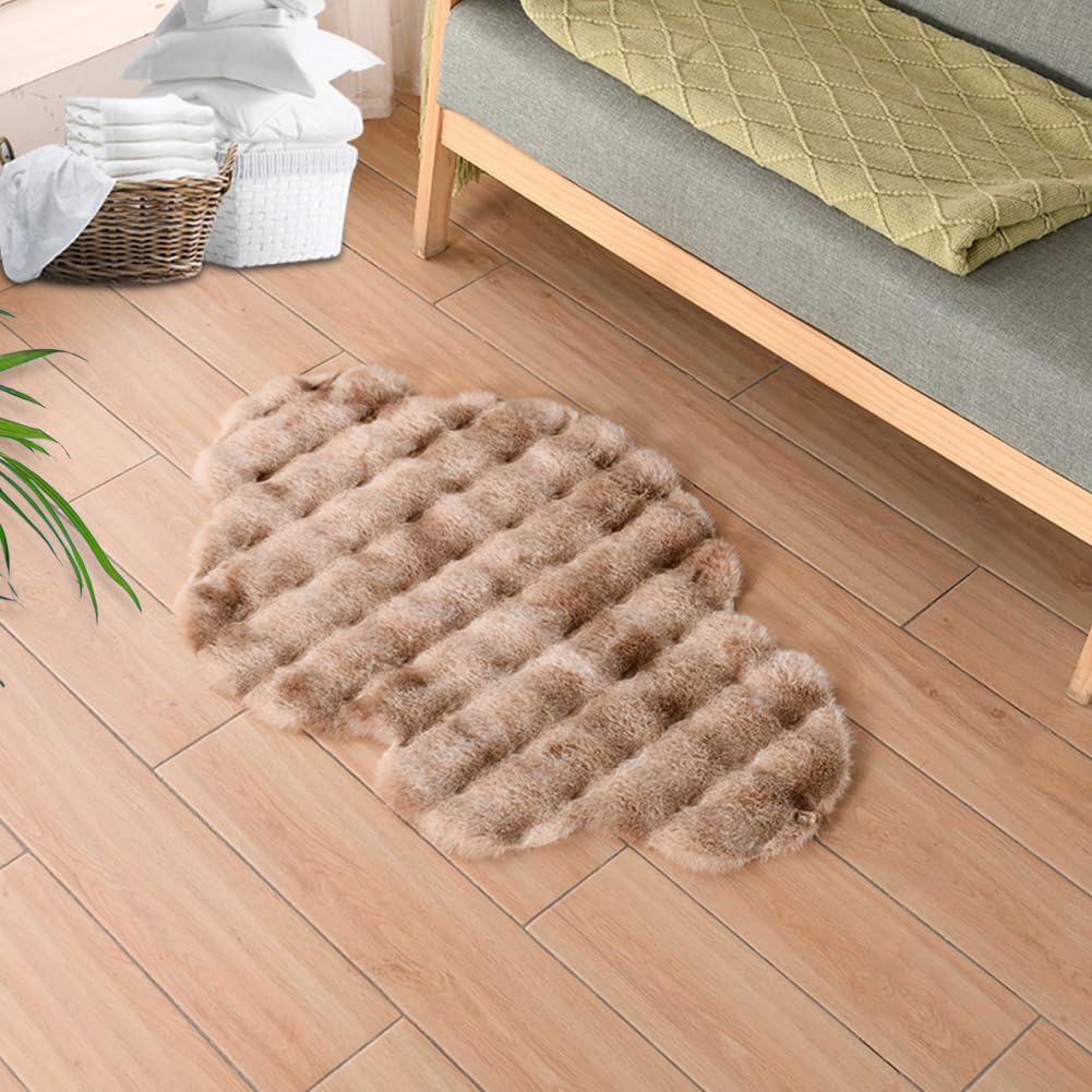 Ultra Soft Indoor Modern Small Area Rugs, Fluffy Cloud Shape Carpets Faux Fur Rabbit Hair Rug, Plush Fur Foot Mats Rugs Home Decor Rugs for Bedroom Living Kids Room (Light Grey Tie-dye,3.9 x 5.9Ft)