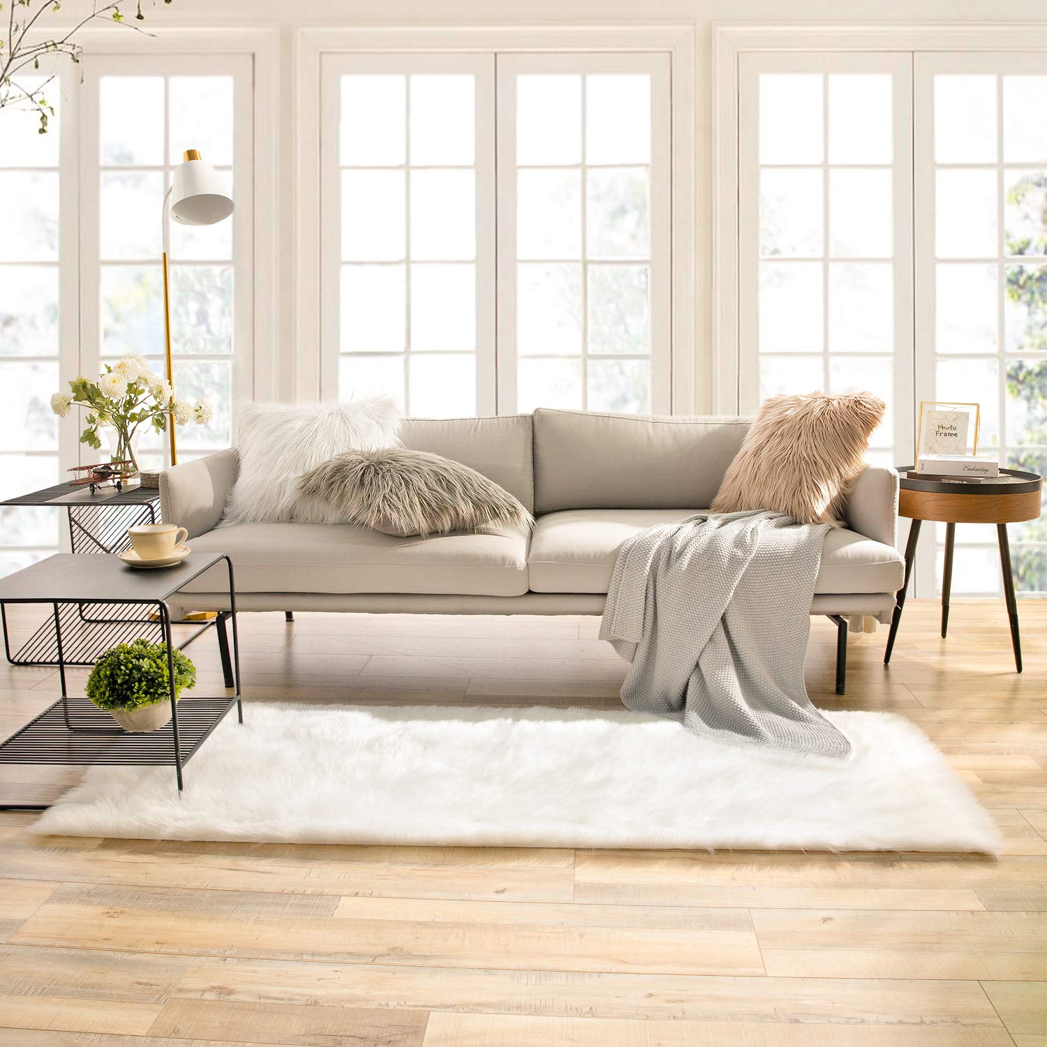 4×4ft White Fluffy Faux Fur Rug, Washable Shag Area Rug for Home Decor