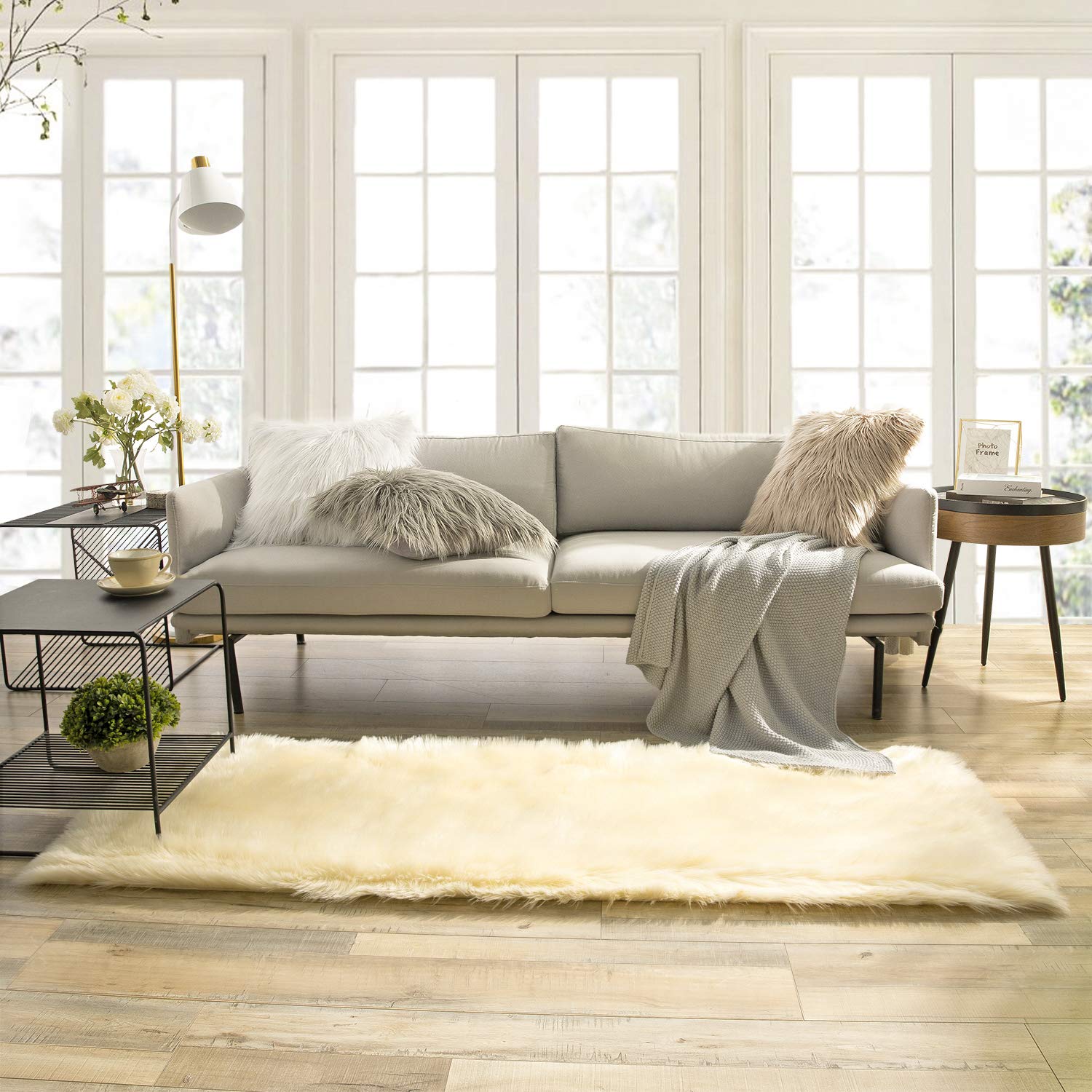 4×4ft White Fluffy Faux Fur Rug, Washable Shag Area Rug for Home Decor