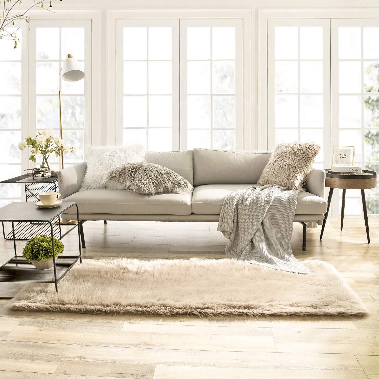4×4ft White Fluffy Faux Fur Rug, Washable Shag Area Rug for Home Decor