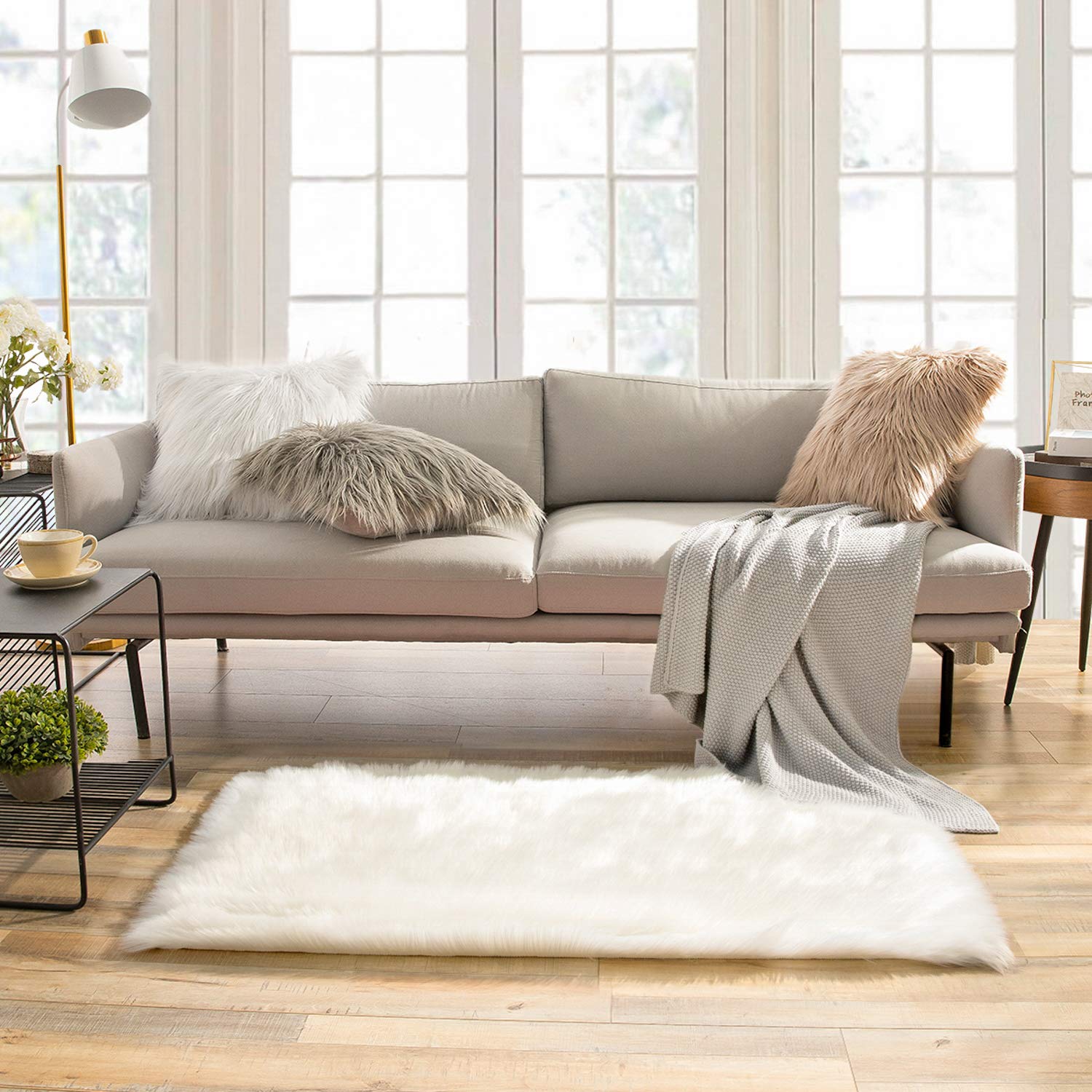 4×4ft White Fluffy Faux Fur Rug, Washable Shag Area Rug for Home Decor