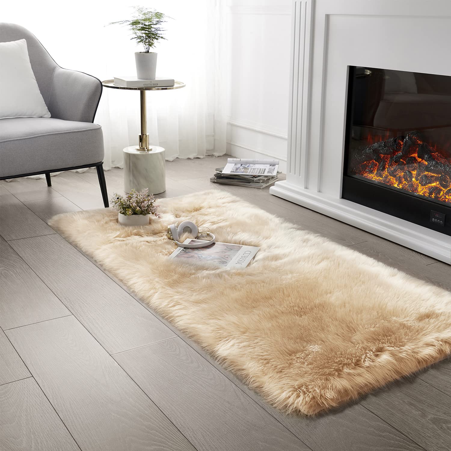 SERISSA Soft Fluffy Area Rug, Grey Faux Sheepskin Fur Rug, Shaggy Rug for Bedroom Floor Fuzzy Carpet for Living Room 4x6 Feet
