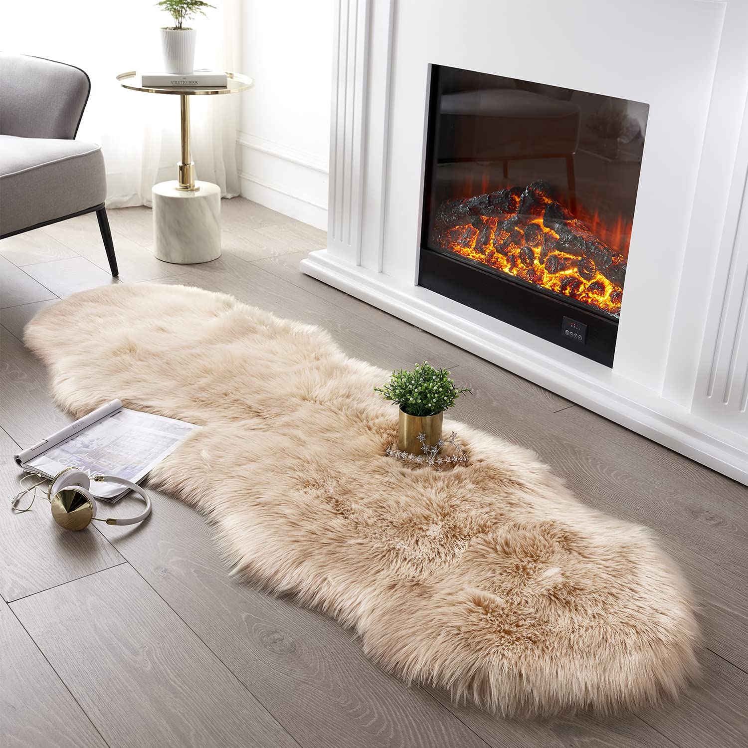 SERISSA Soft Fluffy Area Rug, Grey Faux Sheepskin Fur Rug, Shaggy Rug for Bedroom Floor Fuzzy Carpet for Living Room 4x6 Feet