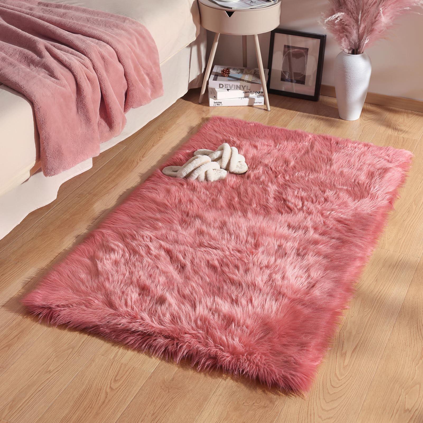 4×4ft White Fluffy Faux Fur Rug, Washable Shag Area Rug for Home Decor