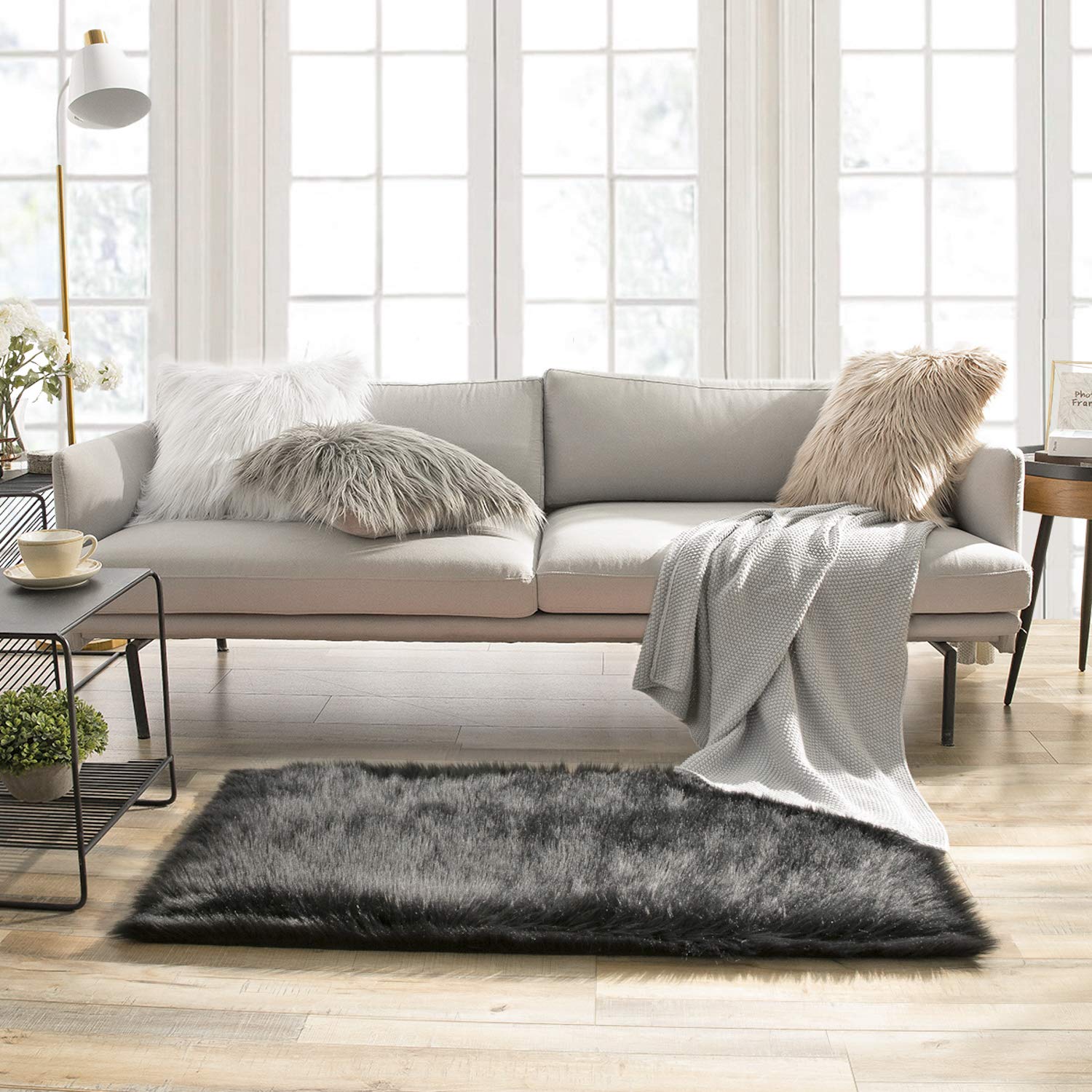4×4ft White Fluffy Faux Fur Rug, Washable Shag Area Rug for Home Decor
