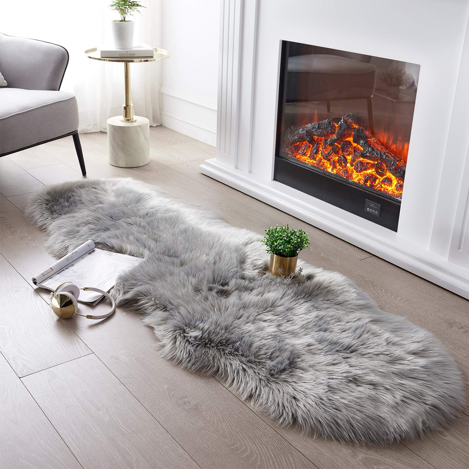 SERISSA Soft Fluffy Area Rug, Grey Faux Sheepskin Fur Rug, Shaggy Rug for Bedroom Floor Fuzzy Carpet for Living Room 4x6 Feet