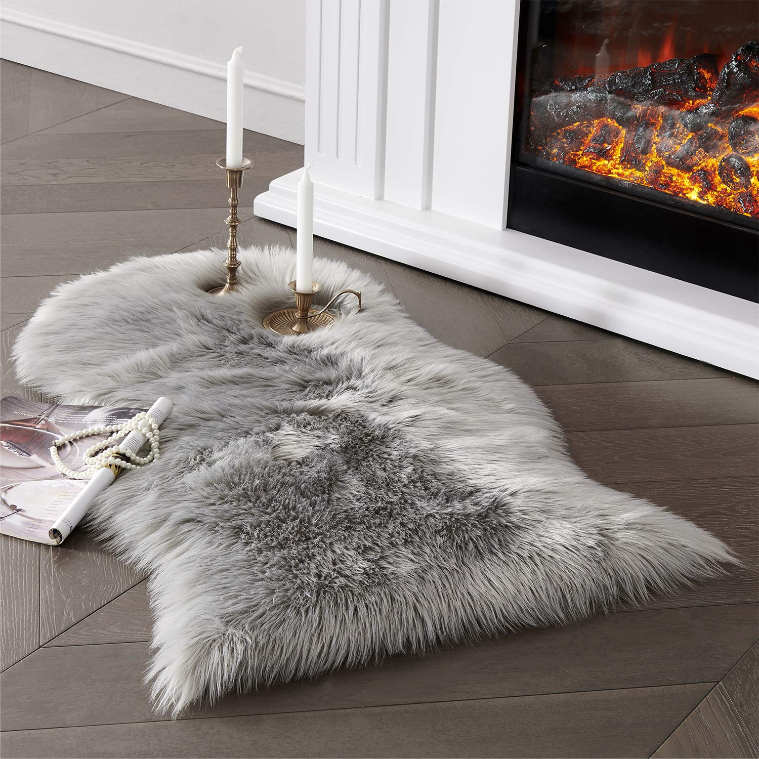 SERISSA Soft Fluffy Area Rug, Grey Faux Sheepskin Fur Rug, Shaggy Rug for Bedroom Floor Fuzzy Carpet for Living Room 4x6 Feet