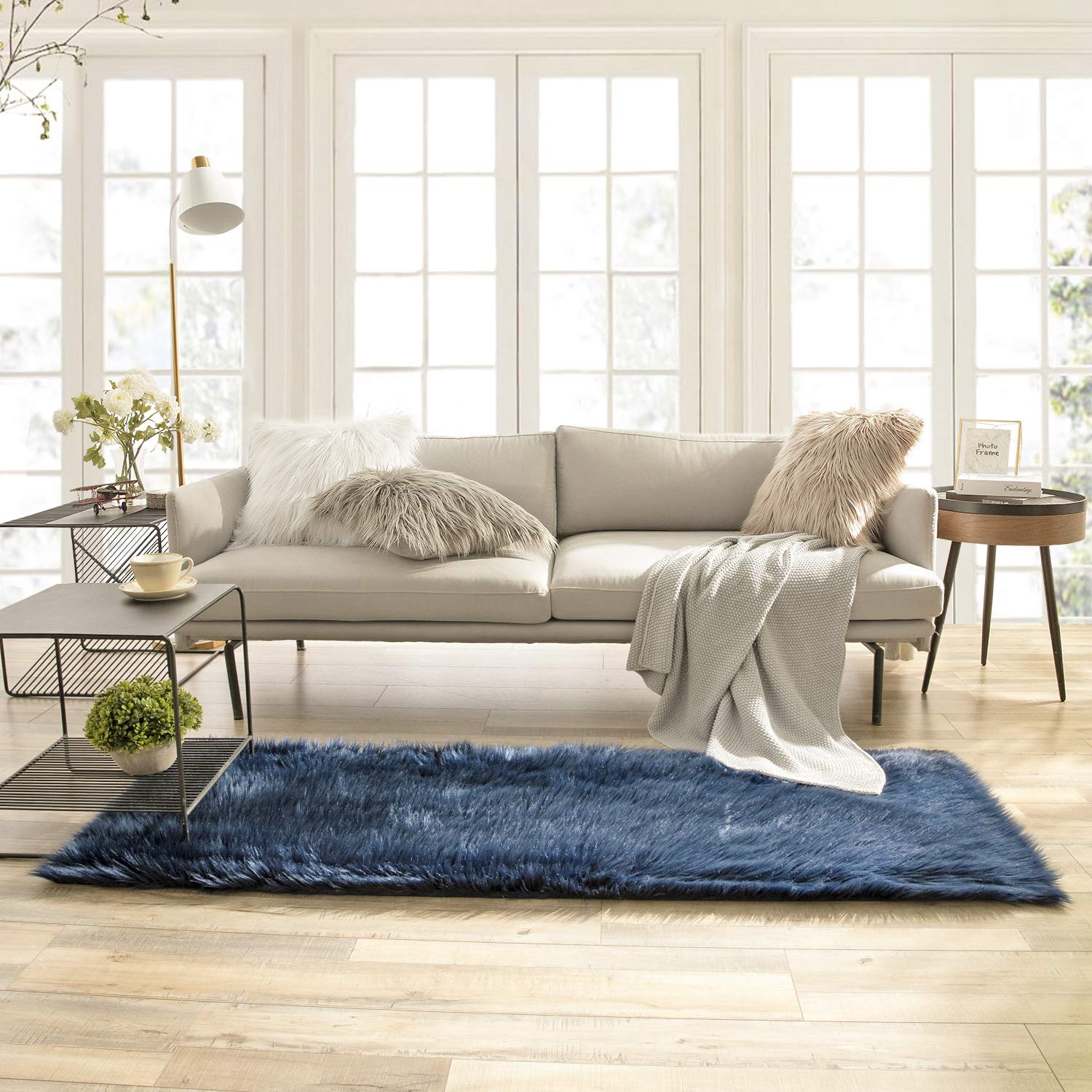 4×4ft White Fluffy Faux Fur Rug, Washable Shag Area Rug for Home Decor