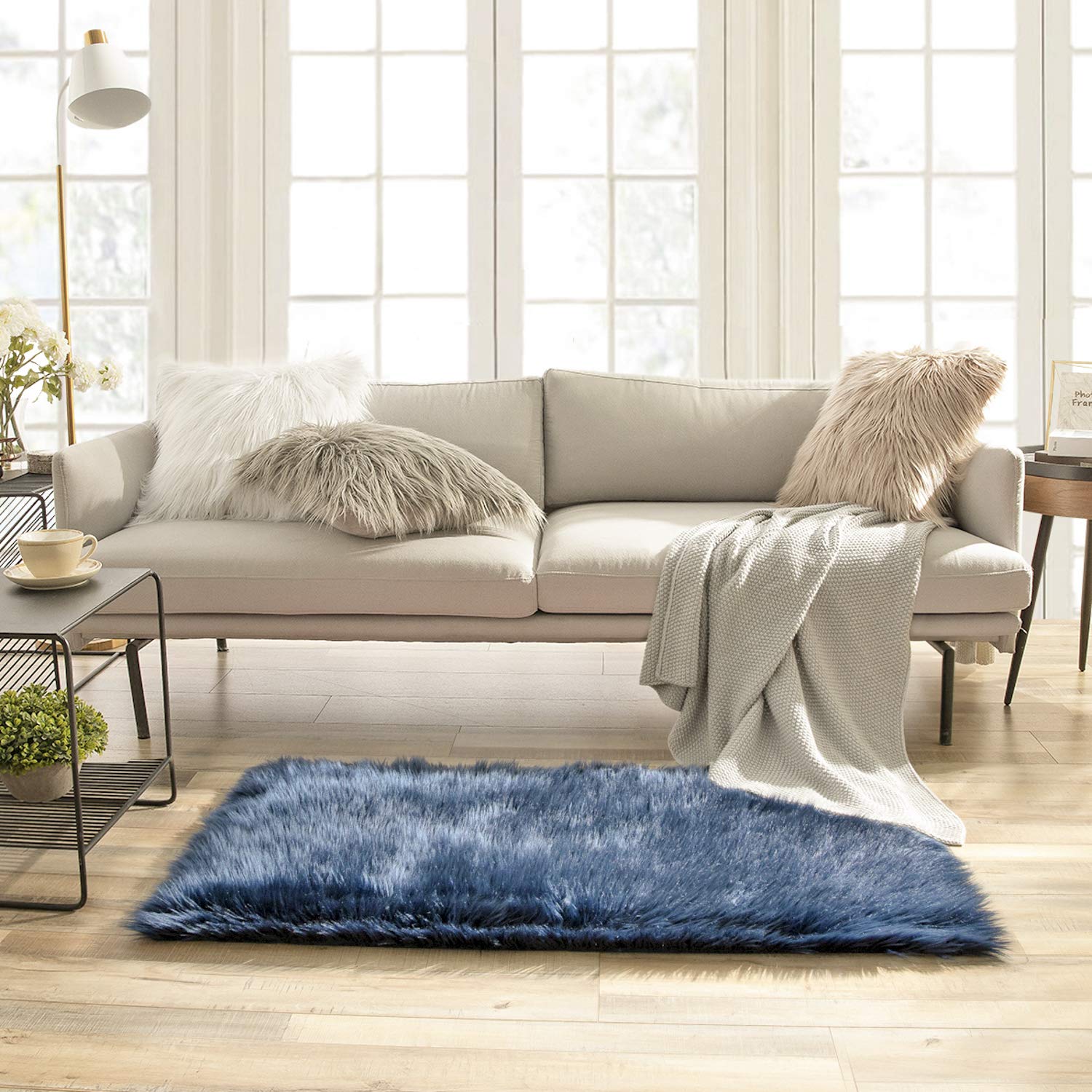 4×4ft White Fluffy Faux Fur Rug, Washable Shag Area Rug for Home Decor