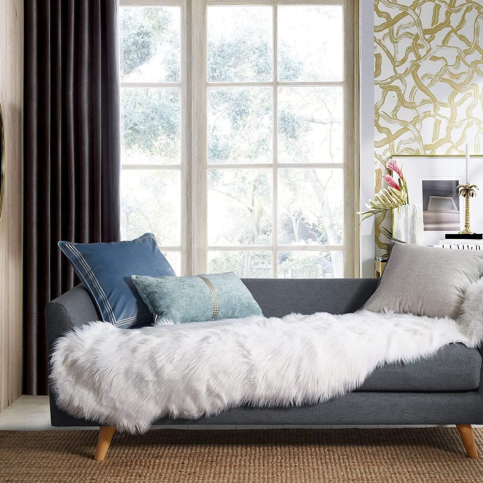 4×4ft White Fluffy Faux Fur Rug, Washable Shag Area Rug for Home Decor