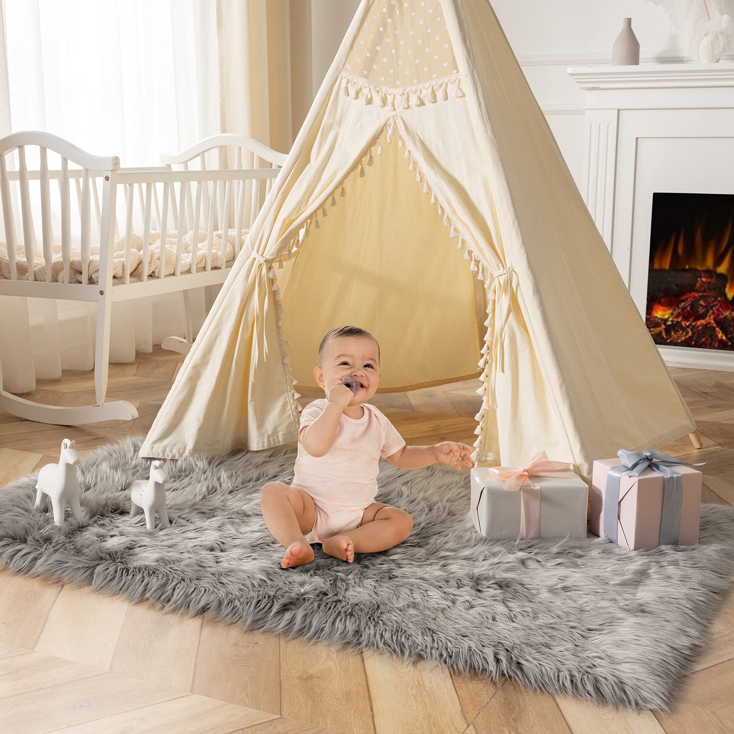 4×4ft White Fluffy Faux Fur Rug, Washable Shag Area Rug for Home Decor