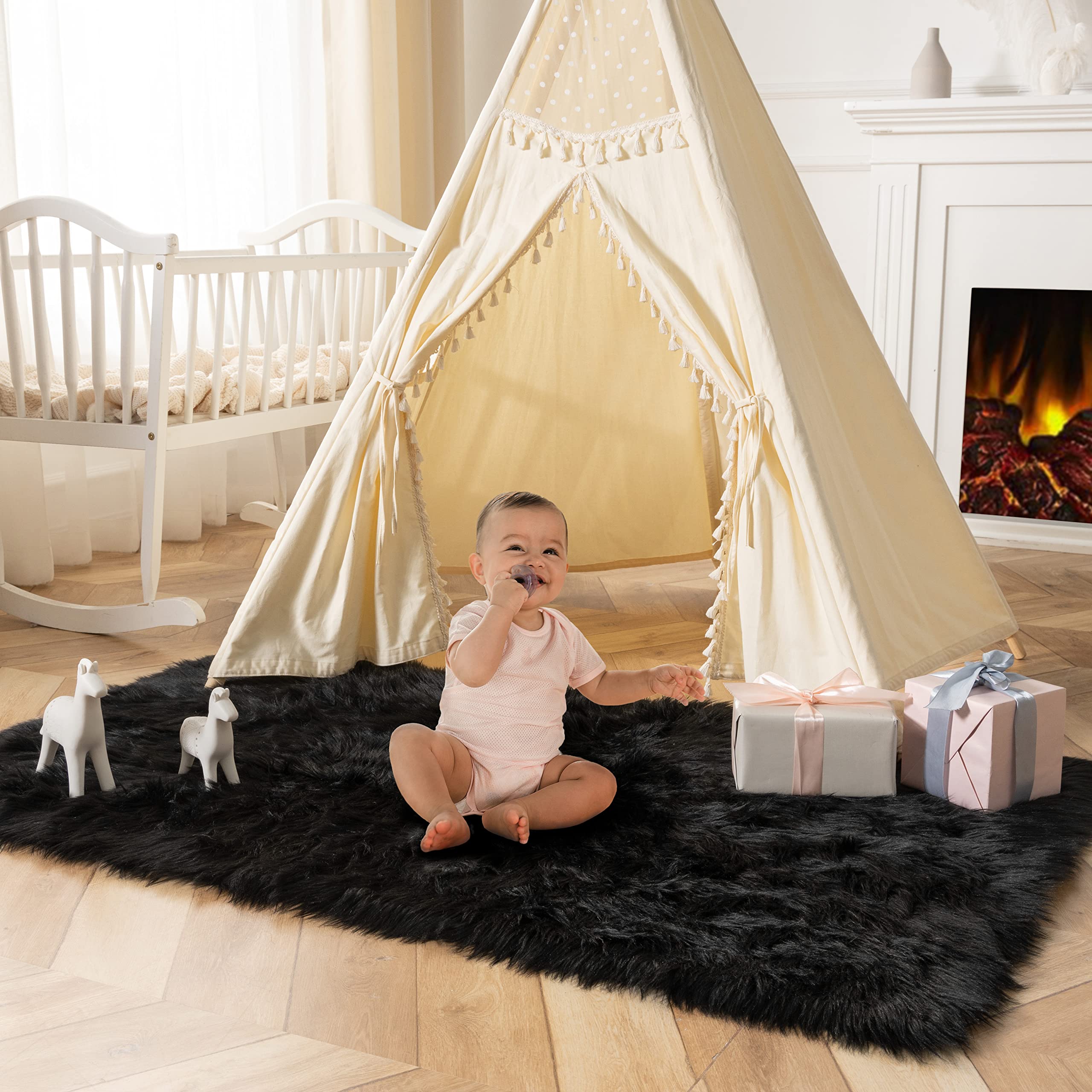4×4ft White Fluffy Faux Fur Rug, Washable Shag Area Rug for Home Decor