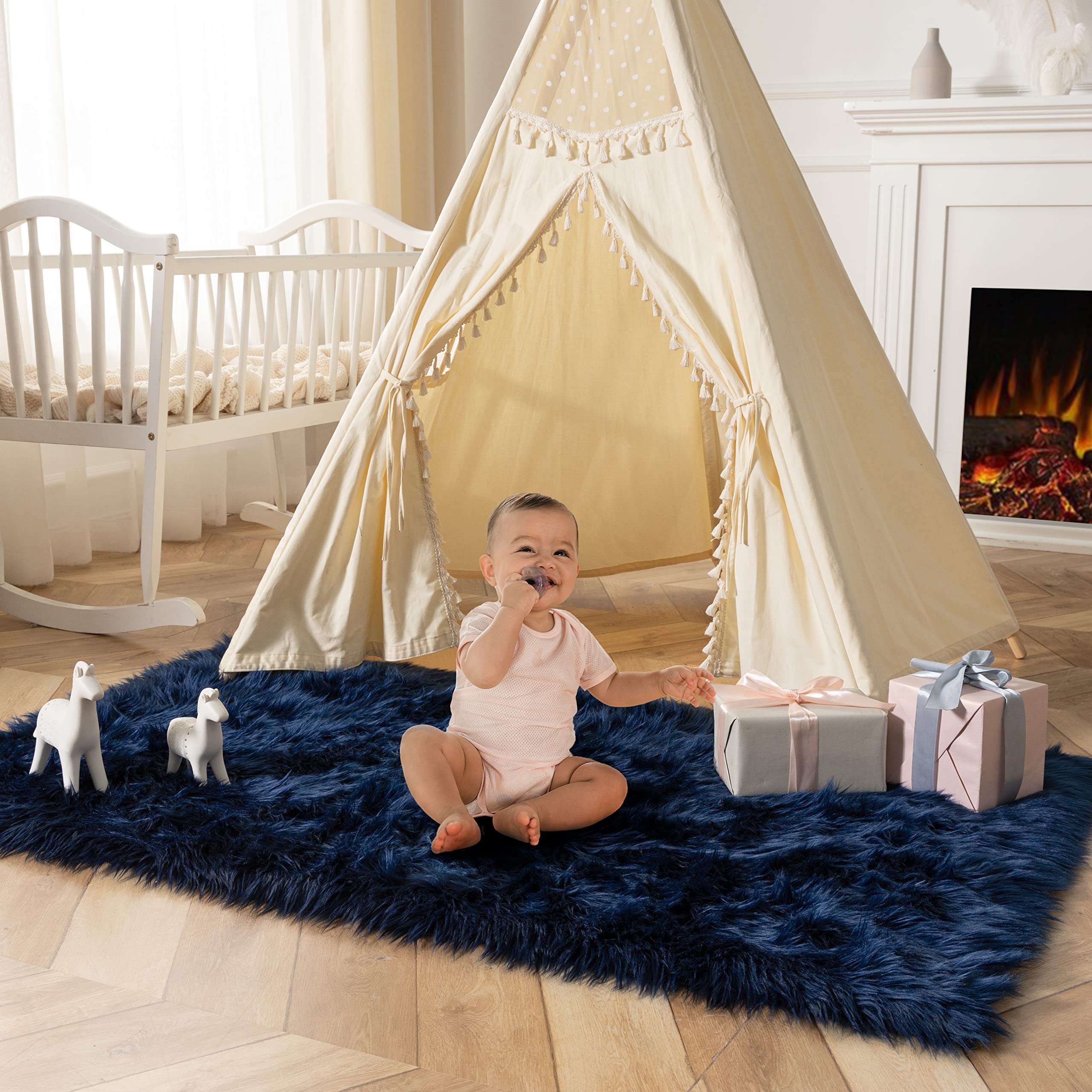 4×4ft White Fluffy Faux Fur Rug, Washable Shag Area Rug for Home Decor